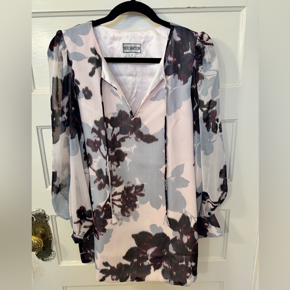 Sue Sartor silk chiffon lantern sleeve split neckline Tunic- size small- NWOT!